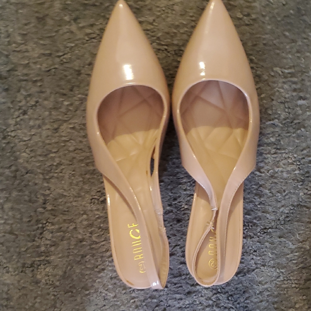 Women's Nude Pointed-Toe Heels